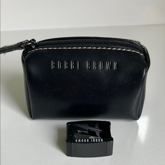 Bobbi Brown mini make-up case + pencil sharpener - Picture 1 of 3